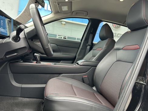 Used 2025 Nissan Kicks SR image 11