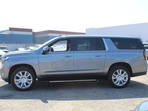 Used 2021 Chevrolet Suburban High Country RWD image 7