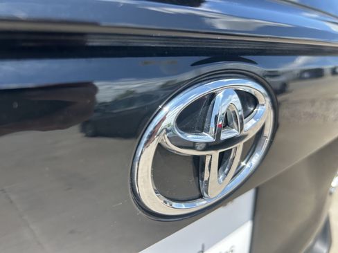 Used 2025 Toyota RAV4 XLE AWD/4WD image 7