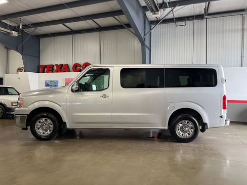 Used 2017 Nissan NV 3500 SV RWD image 28