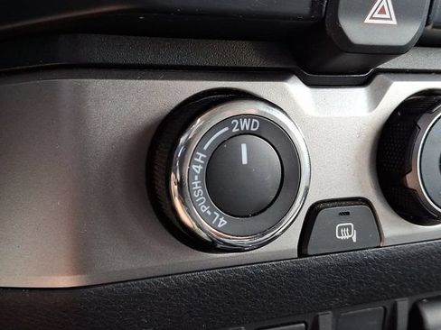 Used 2022 Toyota Tacoma SR5 AWD/4WD image 24