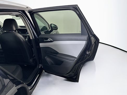 Used 2023 Volkswagen Taos SE w/ Panoramic Sunroof Package FWD image 28