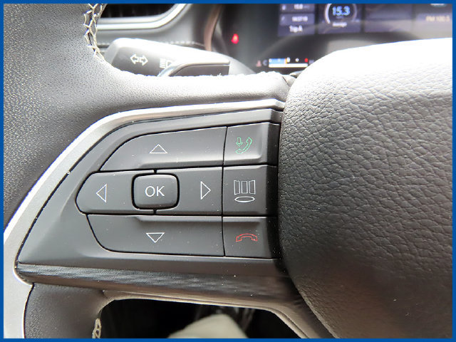 Used 2025 Jeep Grand Cherokee Altitude AWD/4WD image 15