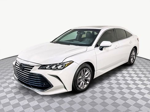Used 2019 Toyota Avalon Limited image 4