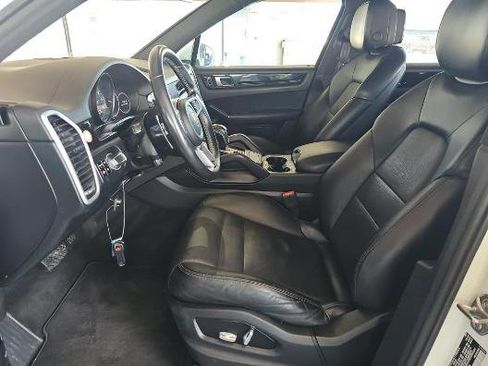 Used 2019 Porsche Cayenne AWD/4WD image 4