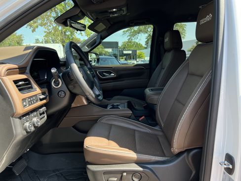 Used 2024 Chevrolet Tahoe High Country AWD/4WD image 16