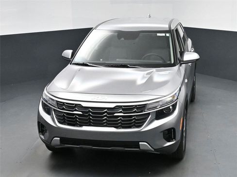 New 2026 Kia Seltos LX image 9