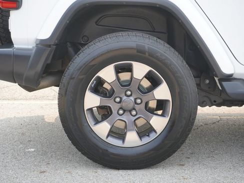 Used 2018 Jeep Wrangler Unlimited Sahara AWD/4WD image 12
