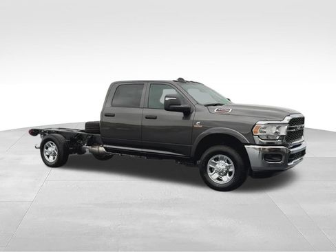 New 2024 RAM 3500 Tradesman w/ Chrome Appearance Group AWD/4WD image 3