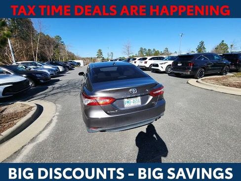 Used 2019 Toyota Camry LE image 9