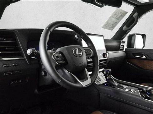 Used 2025 Lexus GX 550 w/ Accessory Package (2T) image 10