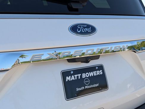 Used 2018 Ford Expedition XLT w/ Equipment Group 202A RWD image 5