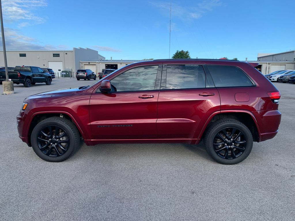 Used 2020 Jeep Grand Cherokee Altitude AWD/4WD image 3