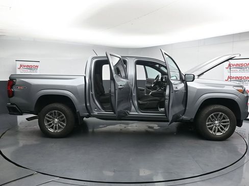 Used 2023 Chevrolet Colorado LT w/ LT Convenience Package II AWD/4WD image 41