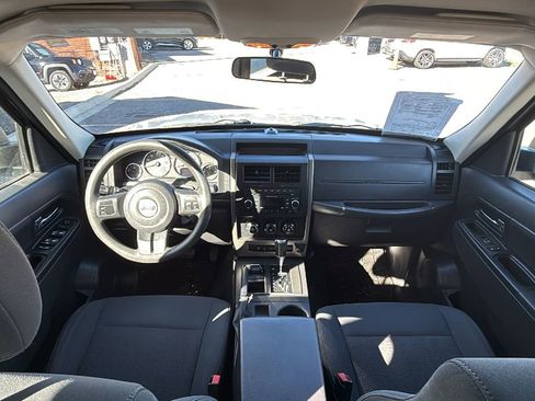 Used 2012 Jeep Liberty Sport image 15