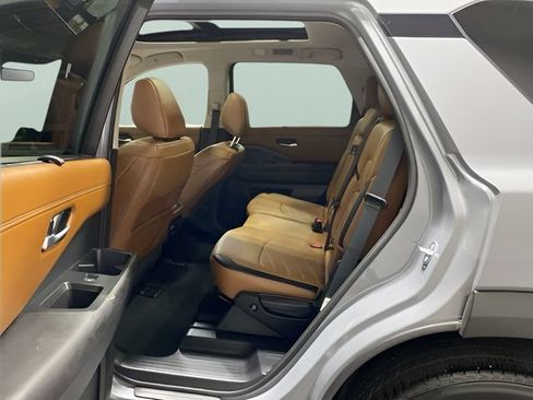 Certified 2025 Nissan Pathfinder Platinum w/ Cargo Package AWD/4WD image 24