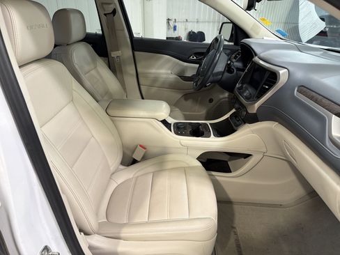 Used 2022 GMC Acadia Denali w/ Denali Technology Package FWD image 15