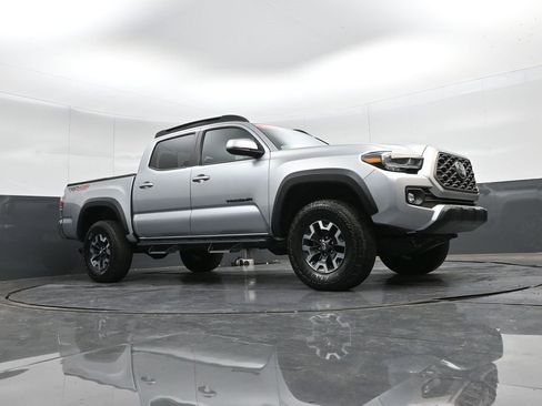 Used 2022 Toyota Tacoma TRD Off-Road image 34