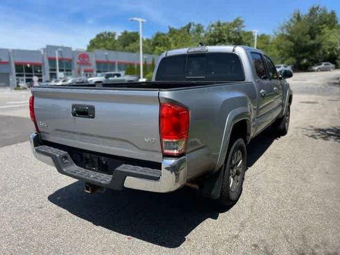 Used 2019 Toyota Tacoma SR5 AWD/4WD image 4