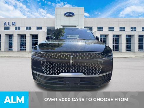 Used 2025 Lincoln Navigator Reserve AWD/4WD image 2