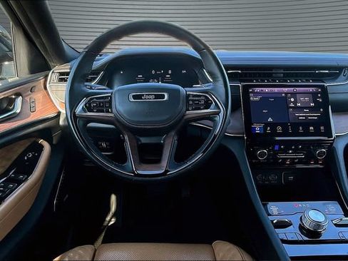 Used 2022 Jeep Grand Cherokee Summit w/ Adv Protech Group IV AWD/4WD image 8