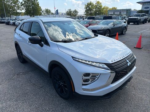 Used 2023 Mitsubishi Eclipse Cross LE AWD/4WD image 3