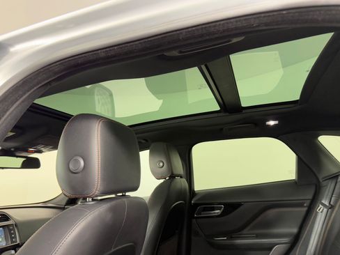 Used 2018 Jaguar F-PACE Prestige image 17