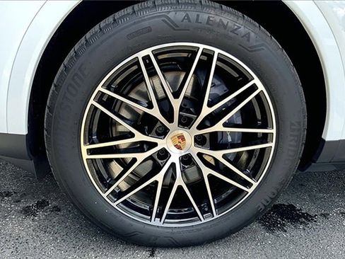 Used 2025 Porsche Cayenne image 11