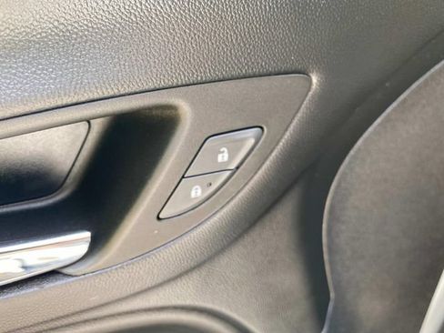 Used 2023 Chevrolet Equinox LT FWD image 14
