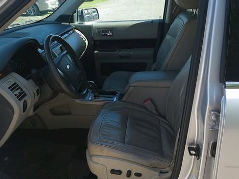 Used 2010 Ford Flex SEL FWD image 5