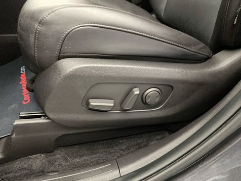 Used 2024 Kia Carnival EX FWD image 13