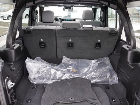 Certified 2025 Jeep Wrangler Unlimited Sahara w/ Safety Group image 22