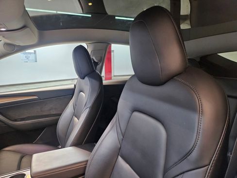 Used 2023 Tesla Model Y Long Range image 9