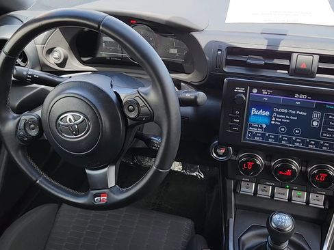 Used 2023 Toyota GR86 w/ ALL Weather Mat Package (TMS) RWD image 5