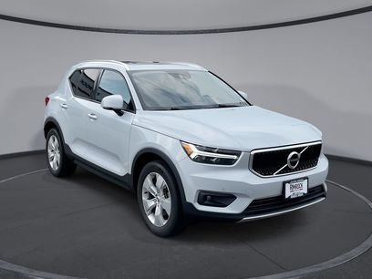 Used 2022 Volvo XC40 T5 Momentum