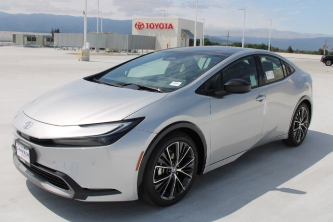New 2027 Toyota Prius Limited FWD image 6