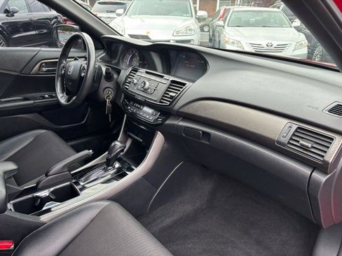 Used 2017 Honda Accord Sport image 16