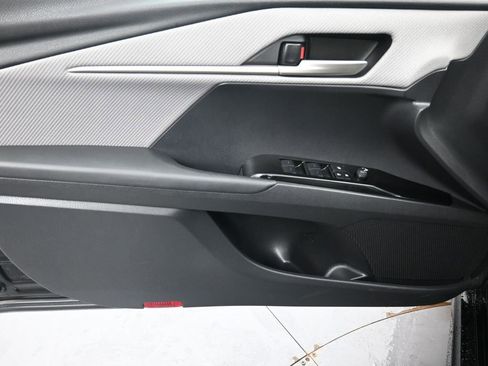 Used 2025 Toyota Camry SE image 21