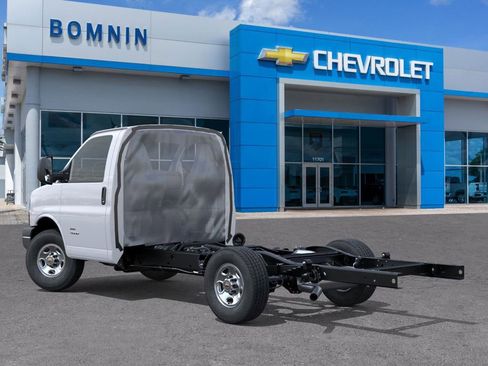 New 2025 Chevrolet Express 3500 w/ Power Convenience Package RWD image 4