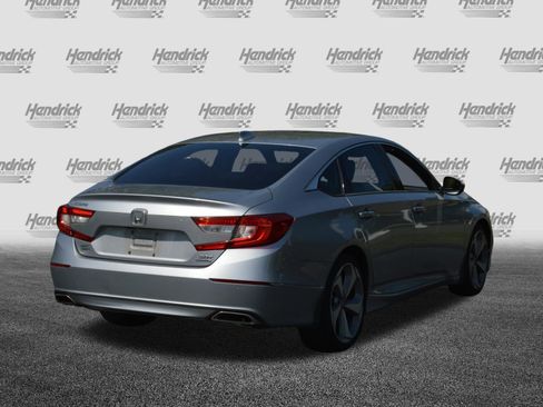 Used 2018 Honda Accord Touring image 7