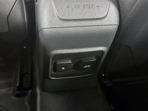 Used 2021 Ford Bronco Black Diamond image 28