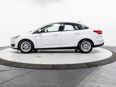 Used 2018 Ford Focus SE w/ Cold Weather Package image 6