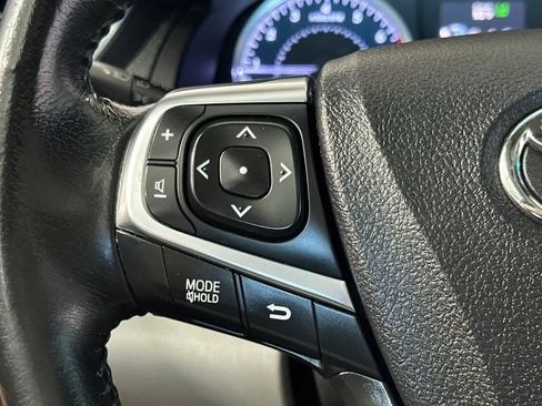 Used 2017 Toyota Camry XLE w/ Moonroof Package FWD image 30