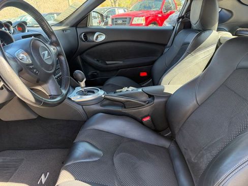 Used 2016 Nissan 370Z Touring image 14