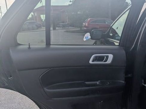 Used 2015 Ford Explorer XLT w/ Equipment Group 202B image 16