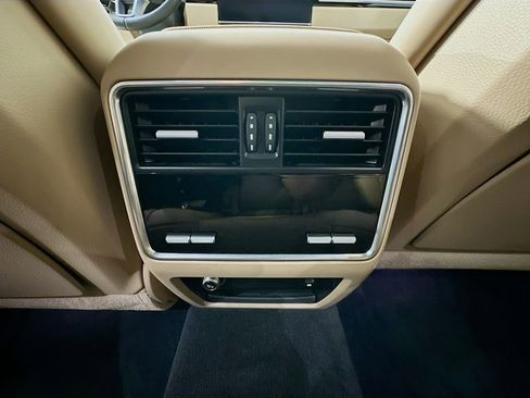 Used 2023 Porsche Cayenne Platinum Edition image 37