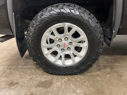 Certified 2018 GMC Sierra 1500 SLE w/ SLE Value Package AWD/4WD image 10