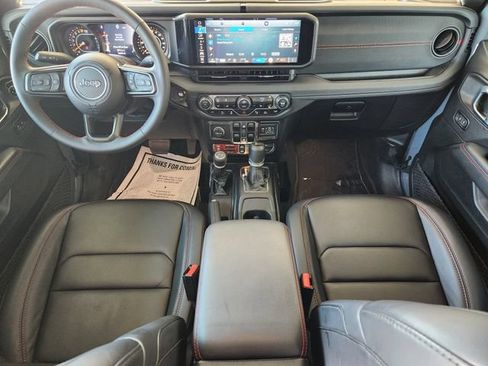 Used 2024 Jeep Gladiator Rubicon AWD/4WD image 25