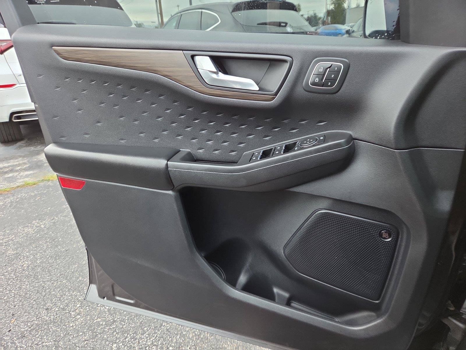 Used 2020 Ford Escape Titanium AWD/4WD image 17