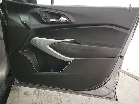 Certified 2024 Chevrolet Trax RS w/ Driver Confidence Package image 25